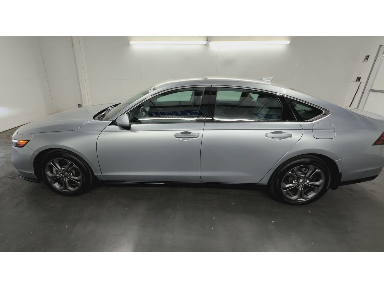 Used 2025 Honda Accord EX-L image 5