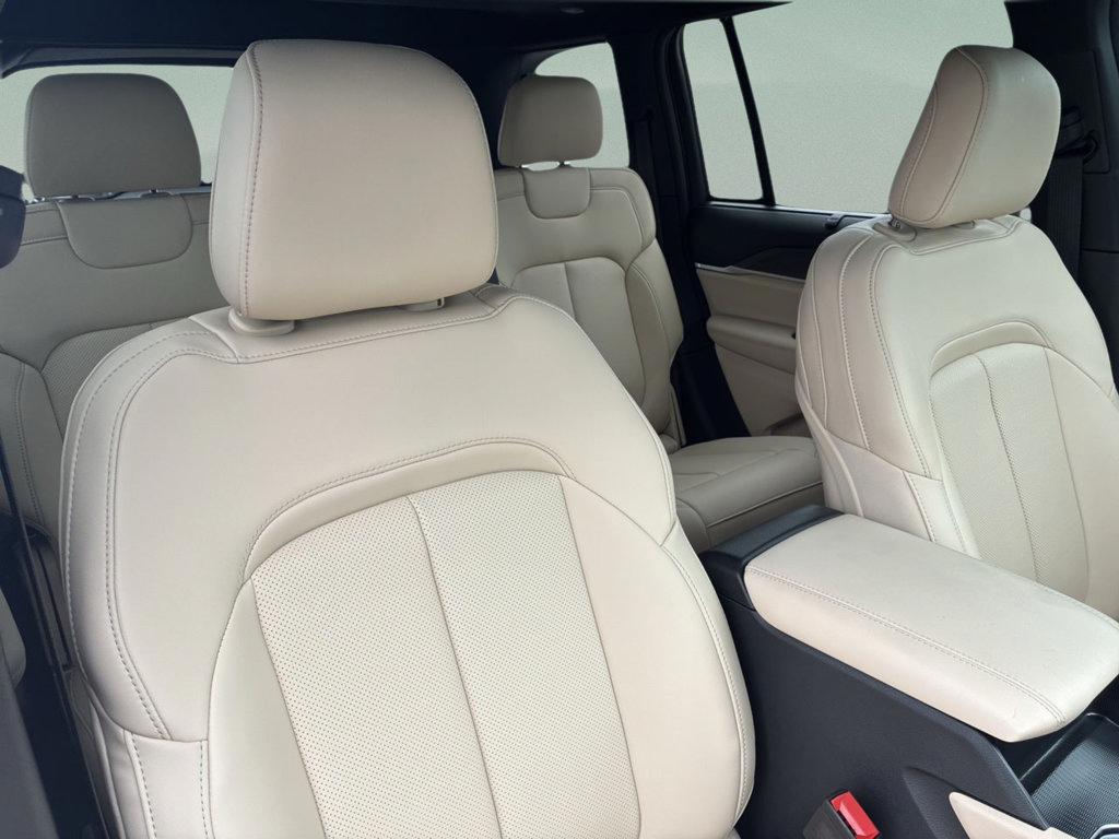 New 2025 Jeep Grand Cherokee Limited RWD image 26