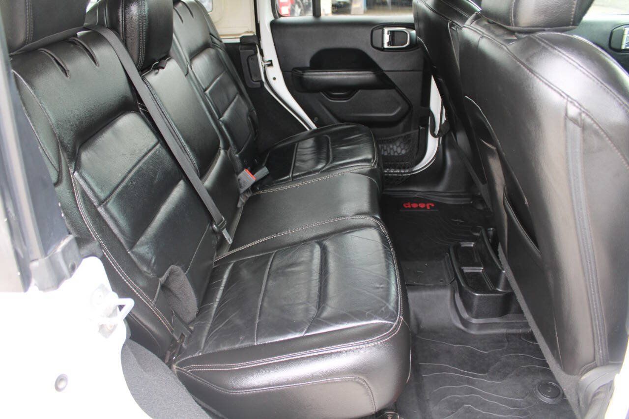 Used 2018 Jeep Wrangler Unlimited Sahara w/ Uconnect 4C Nav & Sound Group AWD/4WD image 6