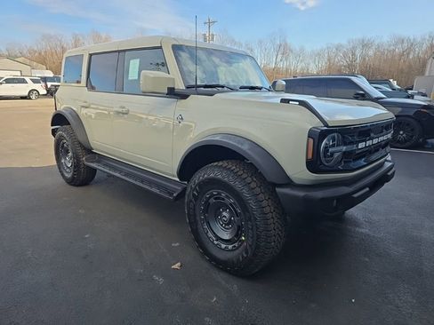 New 2025 Ford Bronco Outer Banks w/ Sasquatch Package image 4