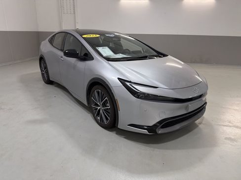 Used 2023 Toyota Prius Limited w/ Limited Premium Package FWD image 4