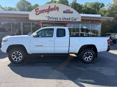 Used 2019 Toyota Tacoma SR w/ SR Convenience Package AWD/4WD image 2
