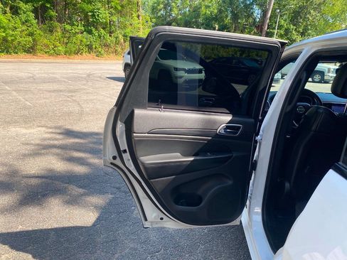 Used 2019 Jeep Grand Cherokee Altitude AWD/4WD image 43