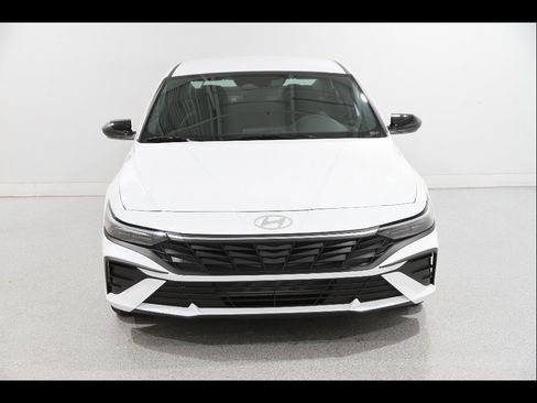 Certified 2025 Hyundai Elantra Sport FWD image 2