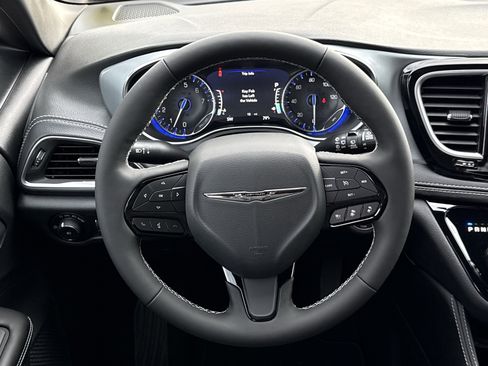 New 2026 Chrysler Pacifica Limited w/ S Appearance Package image 12