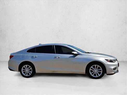 Used 2018 Chevrolet Malibu LT FWD image 4
