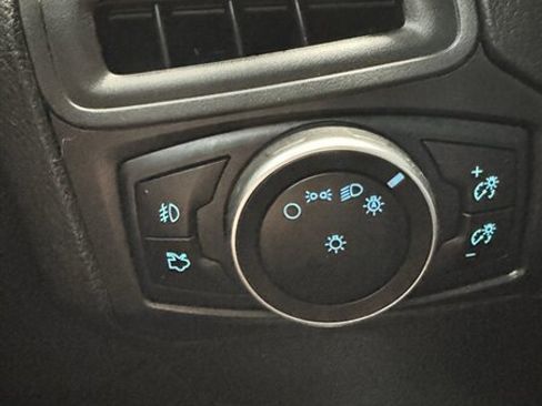 Used 2015 Ford Focus SE w/ Equipment Group 201A FWD image 15