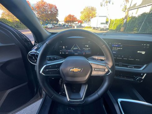 Used 2025 Chevrolet Equinox LT image 33