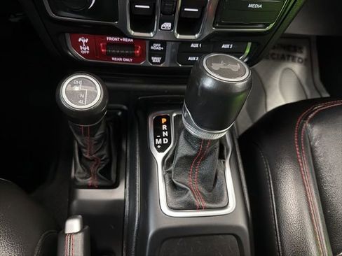 Used 2021 Jeep Wrangler Unlimited Rubicon w/ Uconnect 4C Nav & Sound Group AWD/4WD image 18