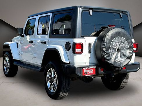Used 2018 Jeep Wrangler Unlimited Sahara AWD/4WD image 5