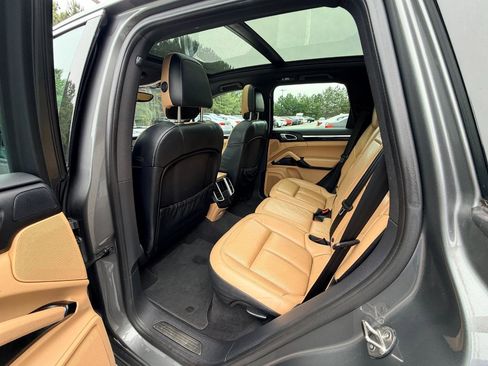 Used 2016 Porsche Cayenne AWD/4WD image 9