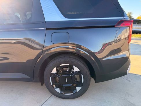 New 2026 Kia Carnival EX image 9