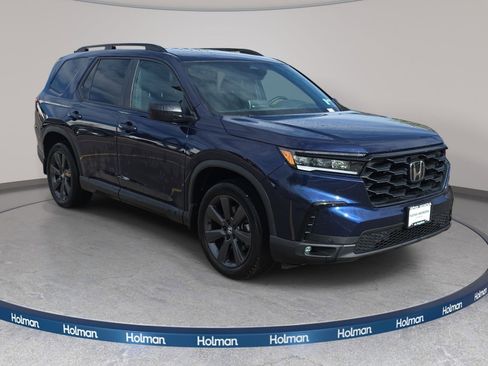 Used 2025 Honda Pilot Sport image 4