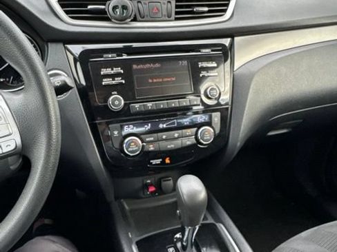 Used 2016 Nissan Rogue SV AWD/4WD image 6