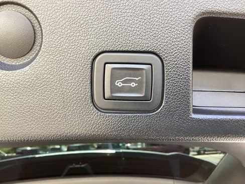 Used 2025 Chevrolet Equinox LT w/ Convenience Package II FWD image 37
