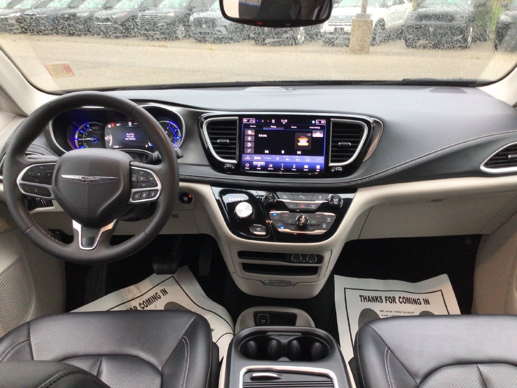 Used 2024 Chrysler Pacifica Limited FWD image 13