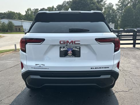 Used 2025 GMC Terrain Elevation w/ Elevation Premium Package FWD image 7