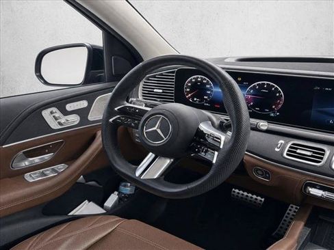 Used 2024 Mercedes-Benz GLS 580 4MATIC image 25