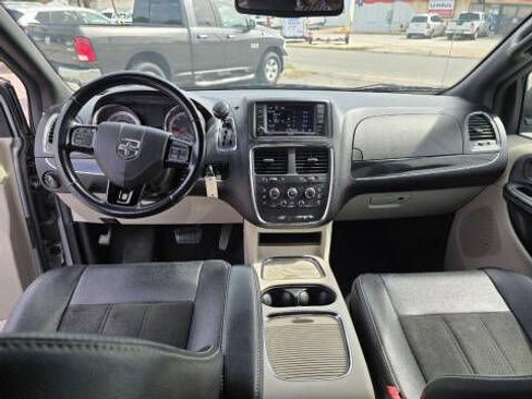 Used 2019 Dodge Grand Caravan SXT image 16