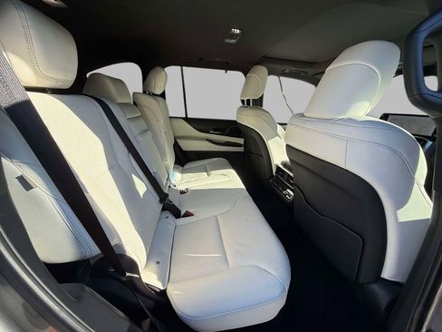 Used 2024 Lexus LX 600 4WD w/ Luxury Package image 16
