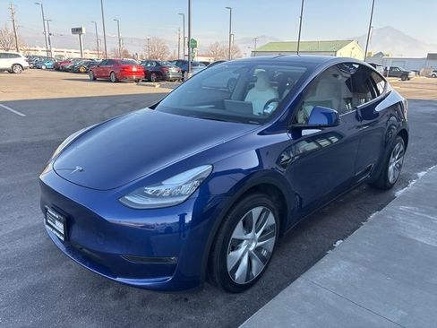 Used 2023 Tesla Model Y Long Range image 3