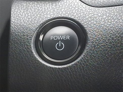 Used 2025 Toyota Camry SE image 21