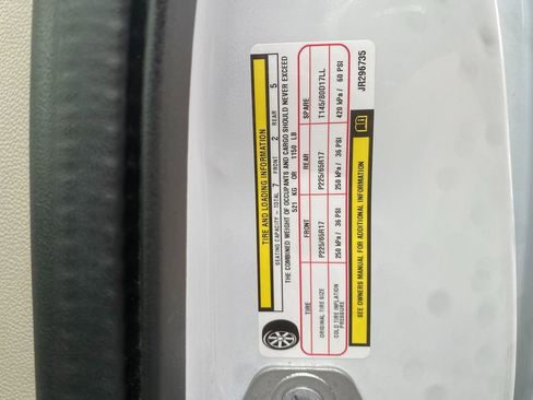 Used 2018 Dodge Grand Caravan SE w/ UConnect Hands-Free Group image 33