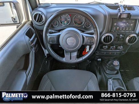 Used 2018 Jeep Wrangler Unlimited Rubicon AWD/4WD image 14