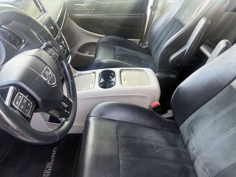 Used 2017 Dodge Grand Caravan SXT w/ Rear Park Assist Package FWD image 16