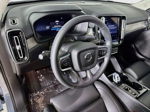 Certified 2023 Volvo XC40 B5 Ultimate AWD/4WD image 9
