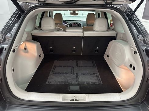 Used 2020 Jeep Cherokee Limited image 37