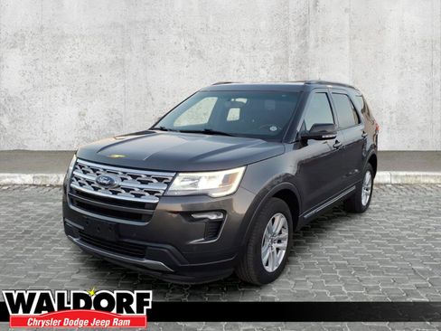 Used 2018 Ford Explorer XLT image 5