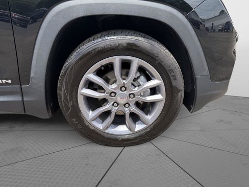 Used 2022 GMC Terrain SLT AWD/4WD image 3