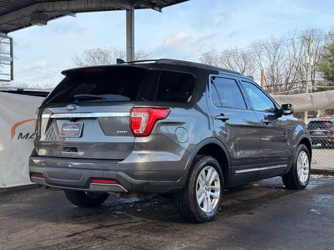 Used 2019 Ford Explorer XLT image 9