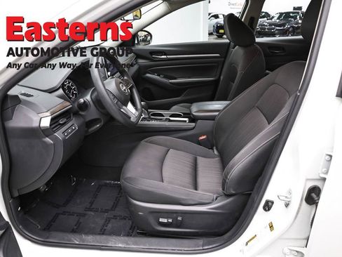 Used 2023 Nissan Altima 2.5 SV FWD image 14