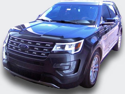 Used 2017 Ford Explorer XLT w/ Equipment Group 202A FWD image 2