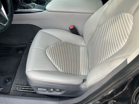 Used 2020 Toyota Camry SE image 13