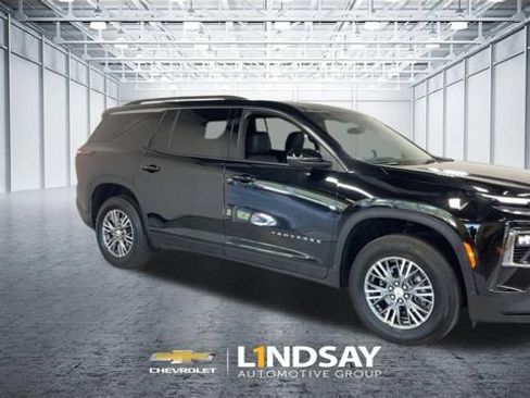 Used 2025 Chevrolet Traverse LT AWD/4WD image 3