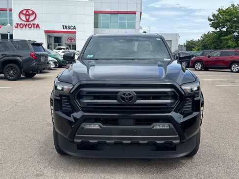 Used 2025 Toyota Tacoma SR5 AWD/4WD image 2