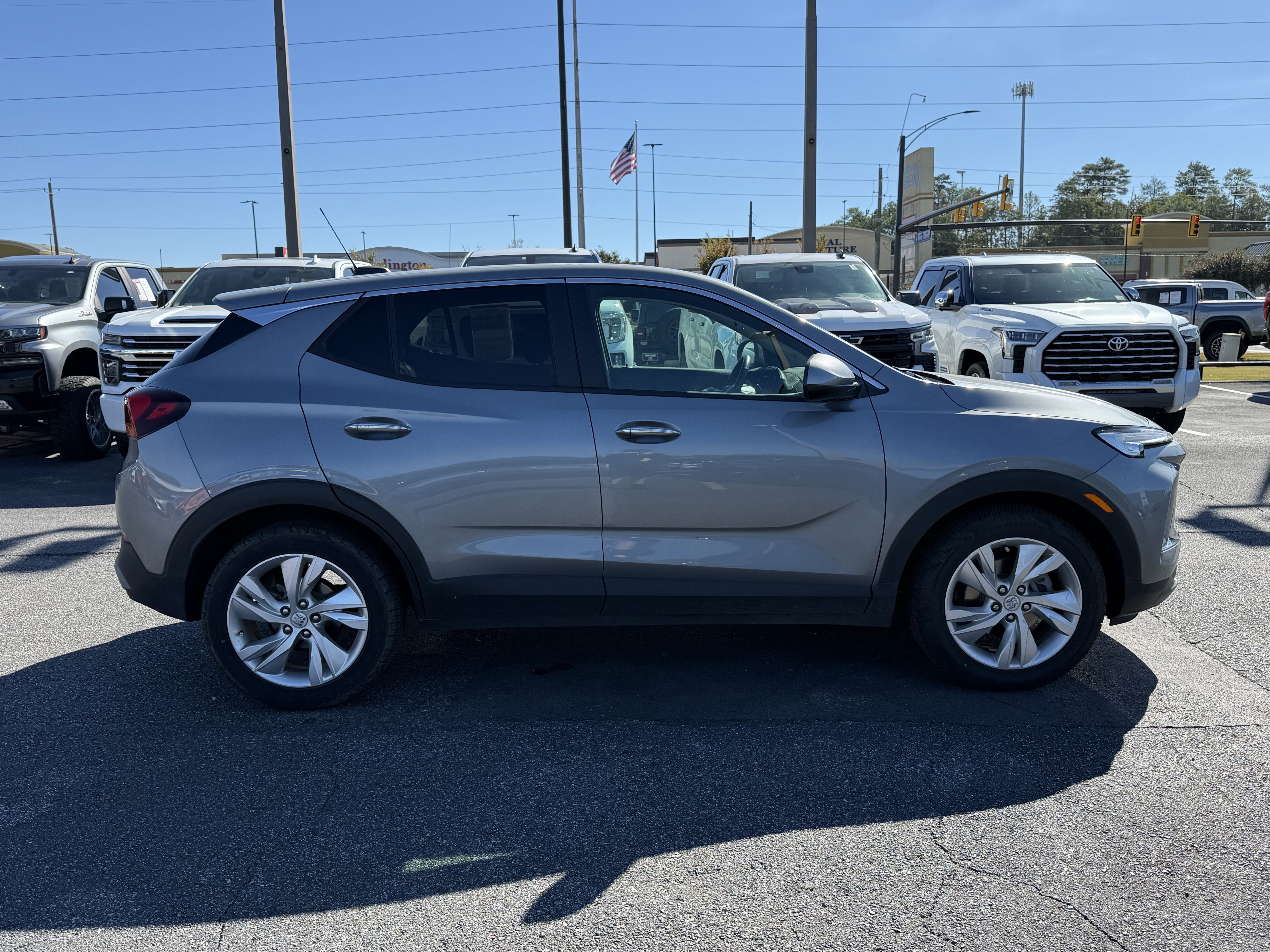 Used 2024 Buick Encore GX Preferred w/ Comfort Package FWD image 12
