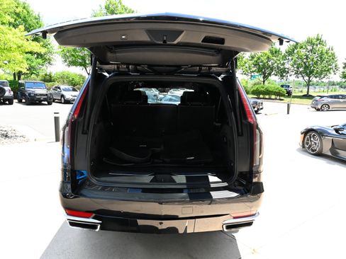 Used 2021 Cadillac Escalade ESV Premium Luxury AWD/4WD image 42