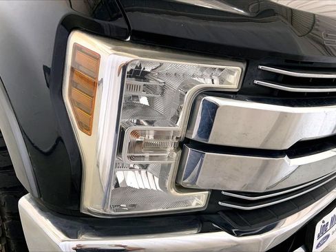Used 2018 Ford F250 Lariat w/ Lariat Value Package AWD/4WD image 12