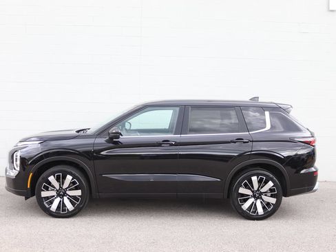 Used 2025 Mitsubishi Outlander SE AWD/4WD image 14