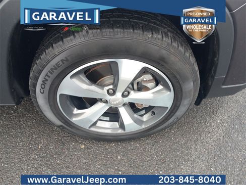 Used 2019 Jeep Cherokee Limited image 30