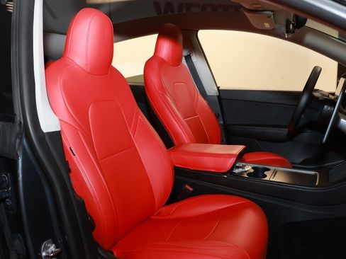 Used 2022 Tesla Model Y Long Range image 18