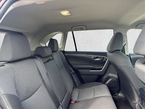 Used 2025 Toyota RAV4 XLE FWD image 17