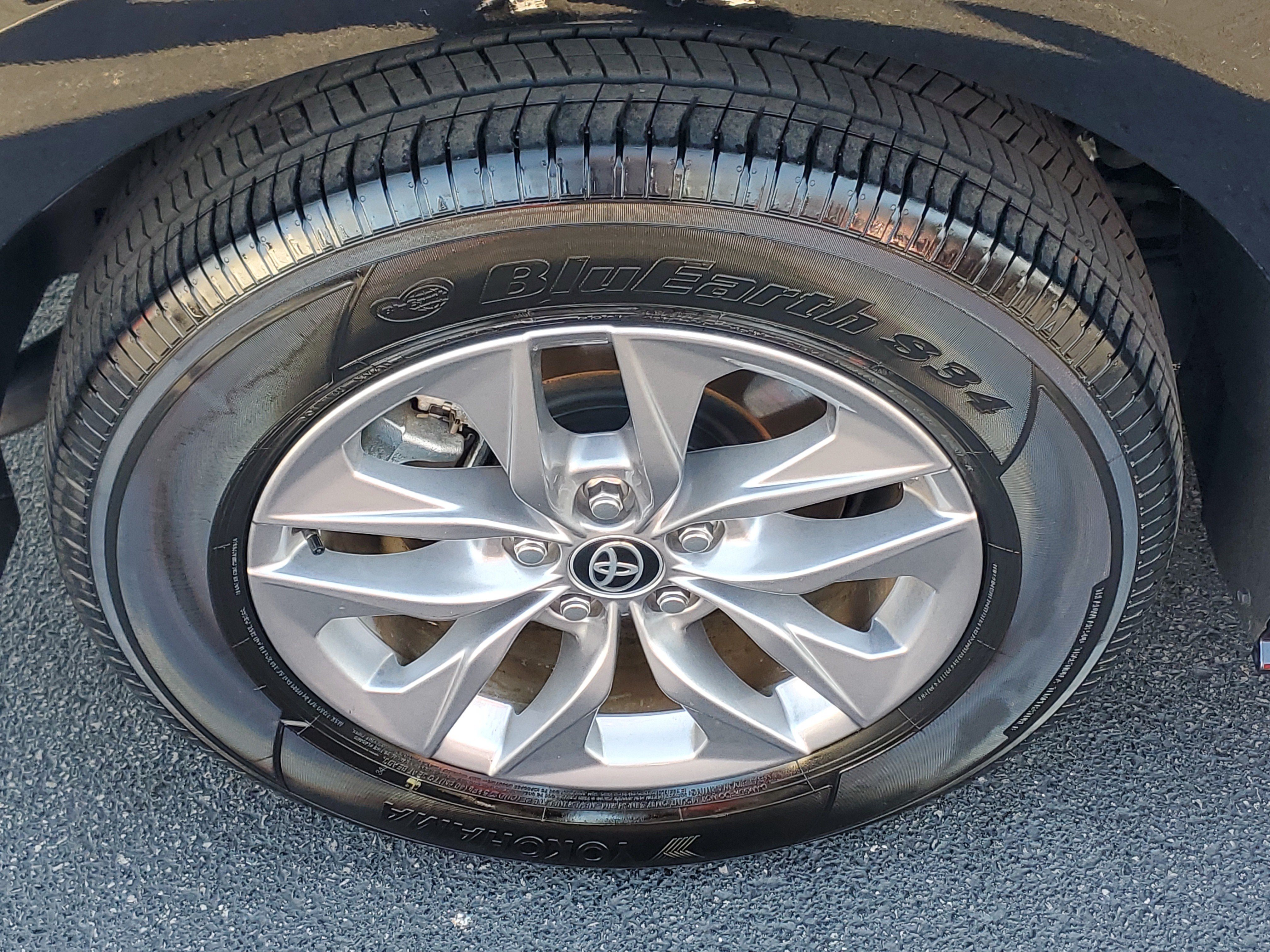Certified 2026 Toyota Sienna XLE FWD image 6