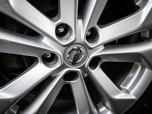 Used 2016 Nissan Rogue SV w/ SV Premium Package image 8