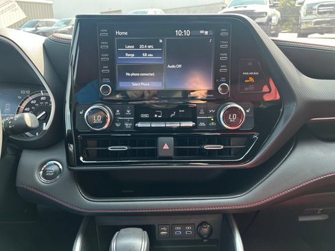 Used 2022 Toyota Highlander XSE FWD image 18