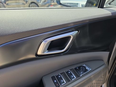 New 2027 Kia Carnival LX FWD image 19